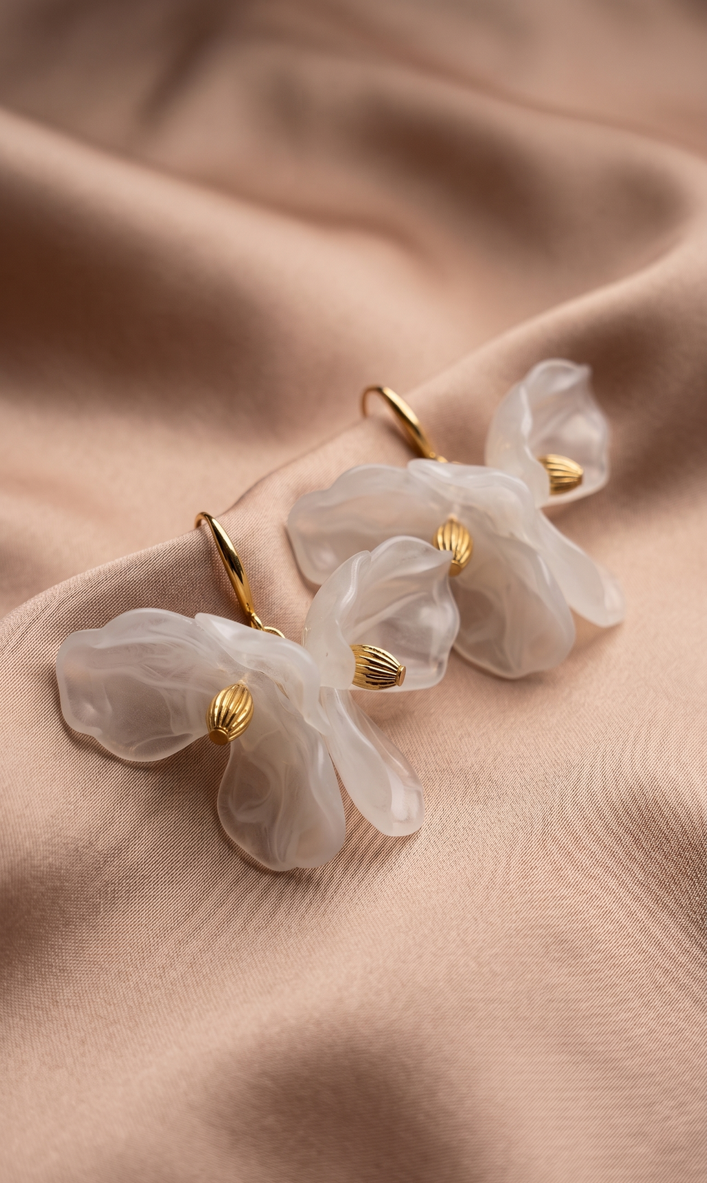 ROXANNA - Boucles fleurs blanches nacrées
